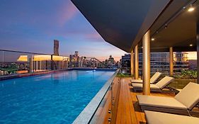 Luxe 3Br Apt With City Views, Car Park And Rooftop Pool